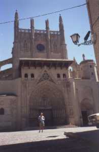 Jos Luis delante de la Catedral de Huesca